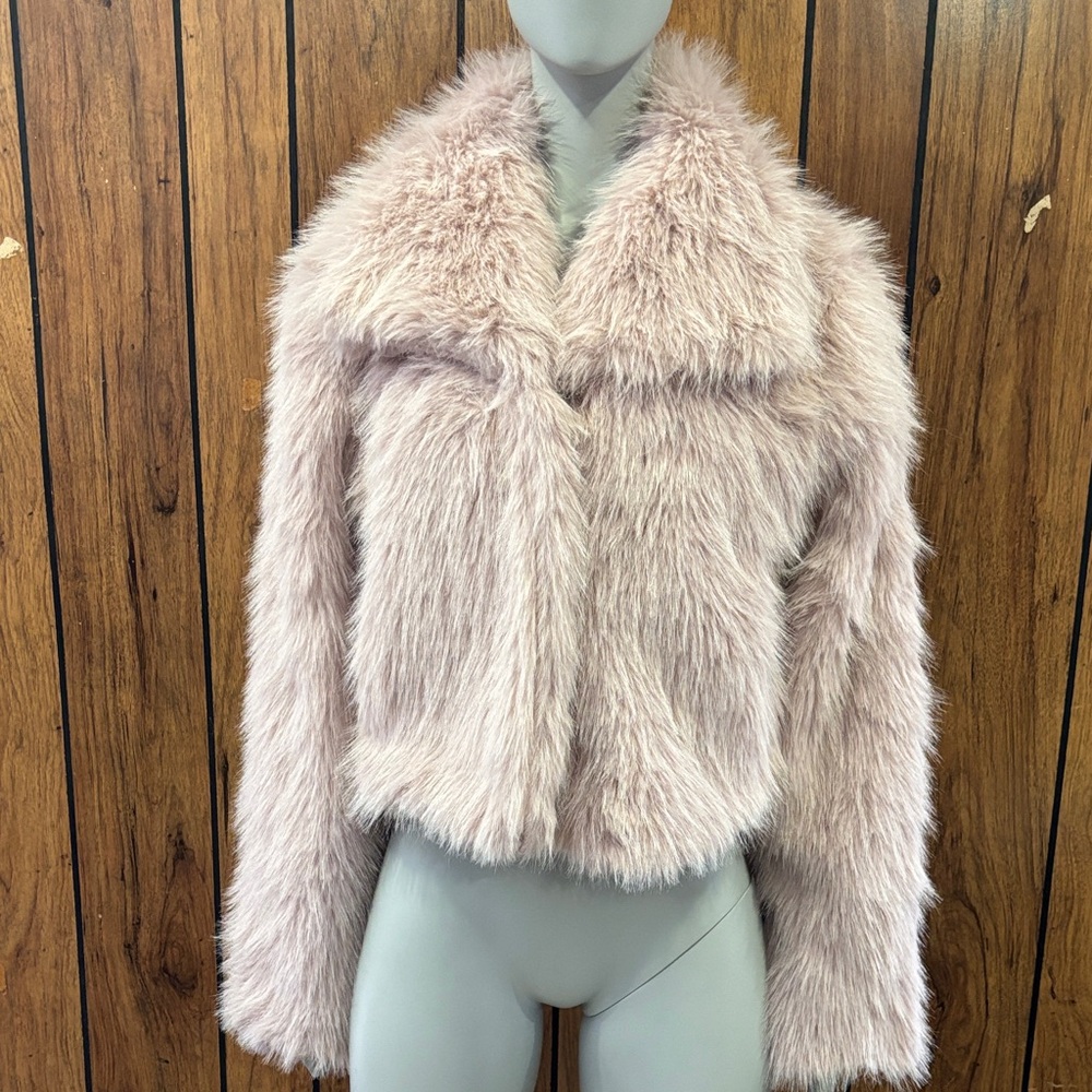 Chic Women's Teddy Jacket in Soft Pink
